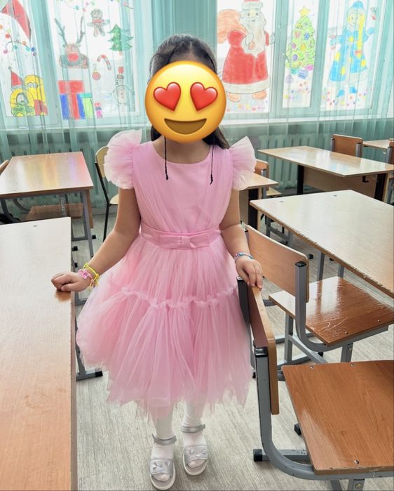 Продам детские платья на 5-6 лет