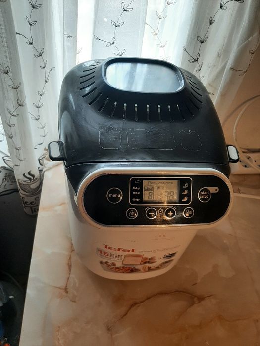 Aparat electric  de făcut paine