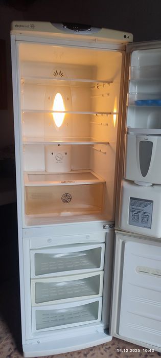 Холодильник LG no frost с диспенсором