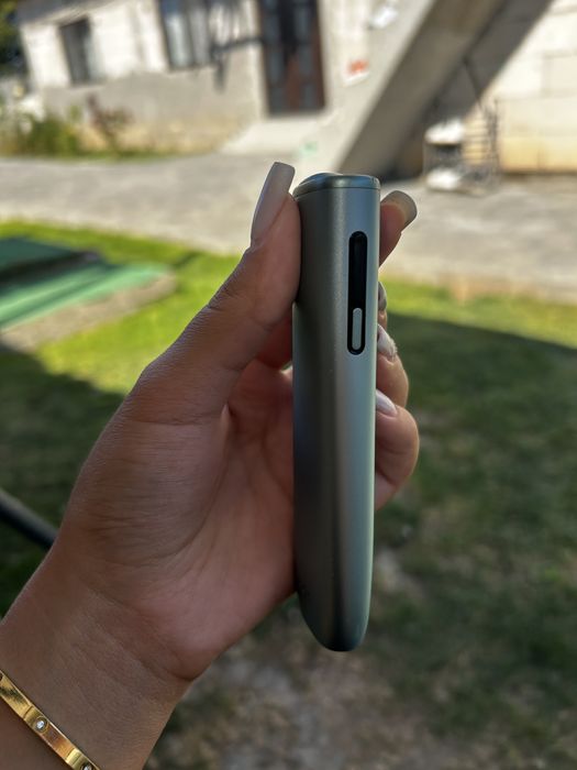 Vand Iqos Iluma , folosit de cateva ori.