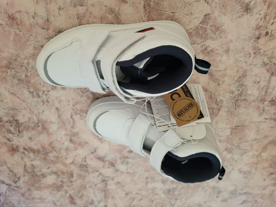 Продам белые удлиненные кеды новые