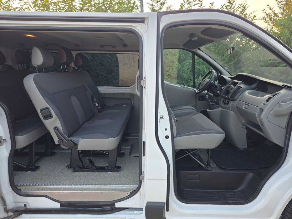 Inchirieri Microbuze (5, 7, 9 Locuri) & Autoturisme Compacte / Combi