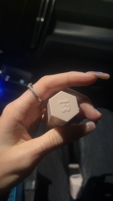 Contour fenty beauty soft amber  neutilizat