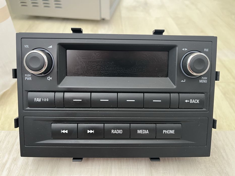 Продам Автомагнитолу на Кобальт!