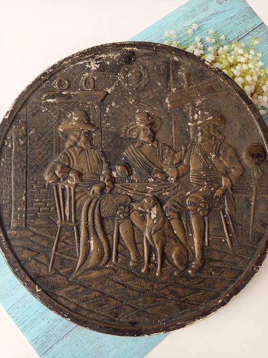 Гипсова статуетка на Тримата мускетари