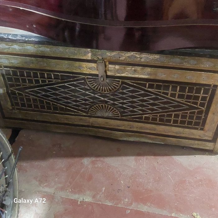 Qadimiy sandiq sotiladi