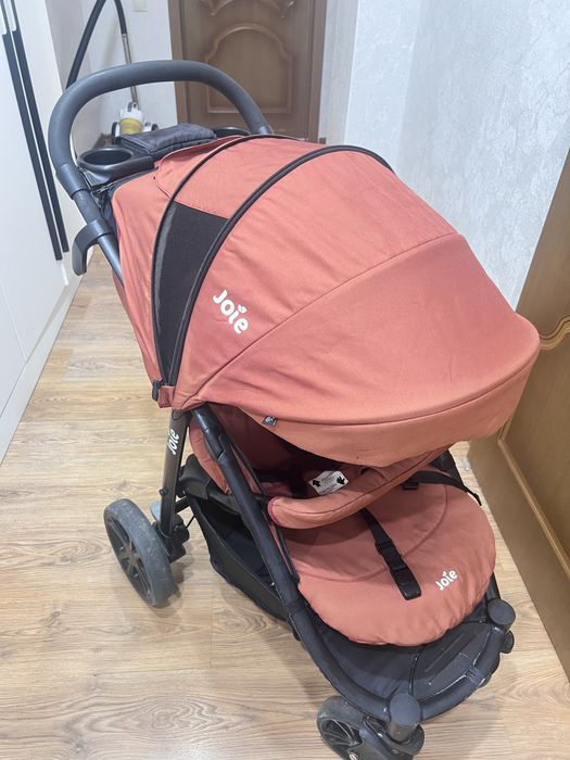 Продам коляску Joie