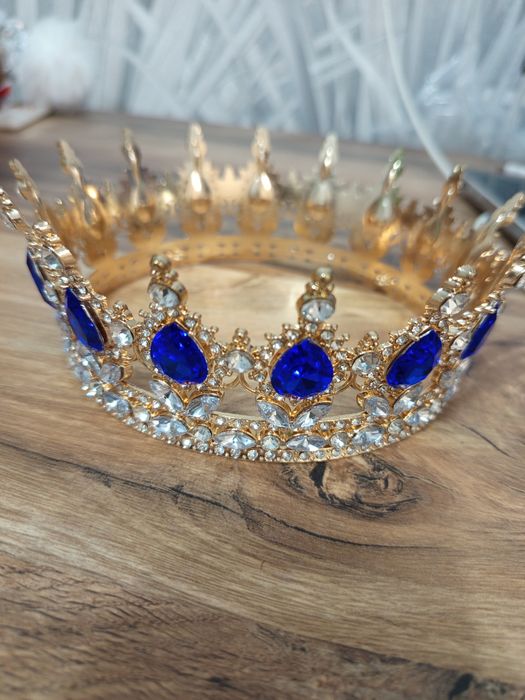 Корона диаметром 12 см.