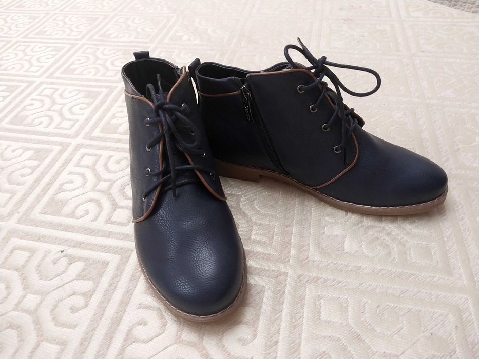 Продам ботинки весенние