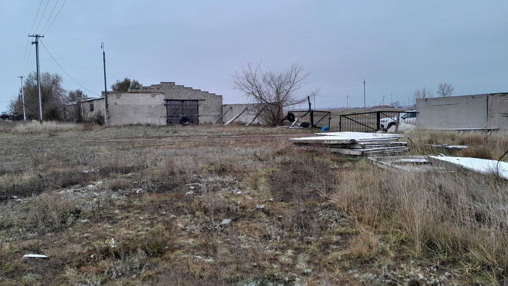 База помещение с прилегающей территорией