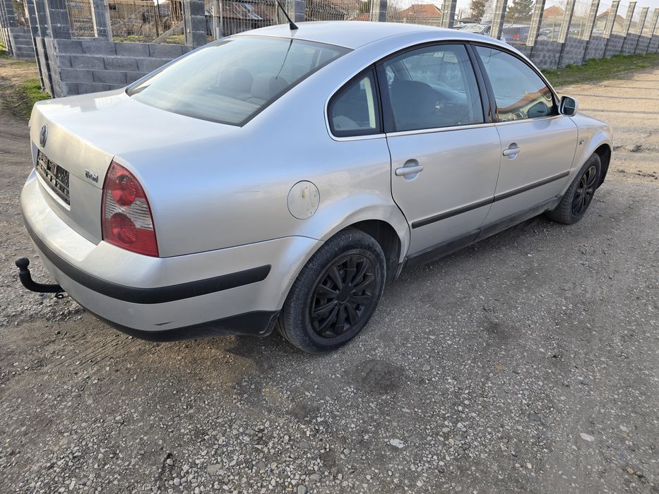 Продавам пасат 5.5 1.9 131кс на части