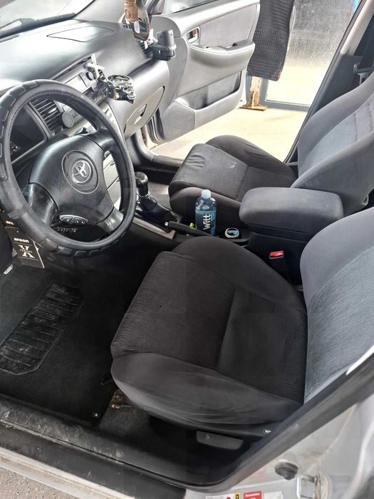 Toyota korolla автомобил