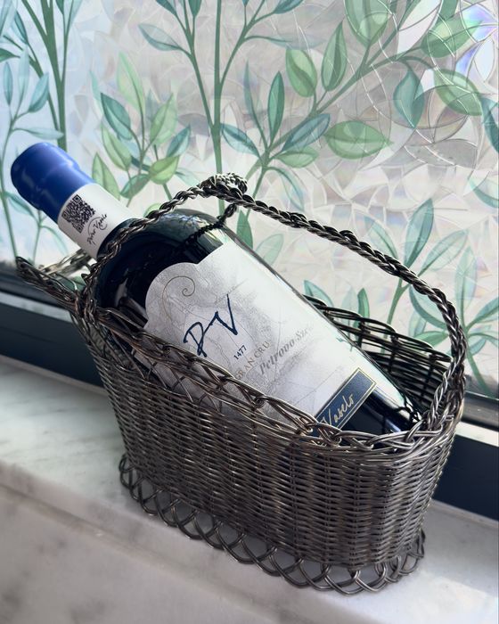 Suport vintage pentru sticlă de vin realizat din argint