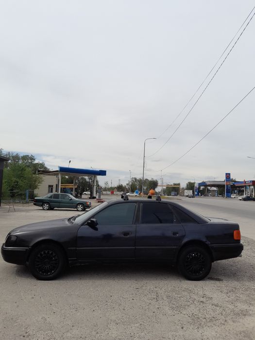Продаю Ауди 100 с4