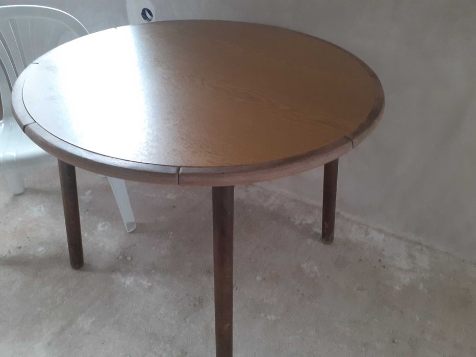 Дървена кухненска маса