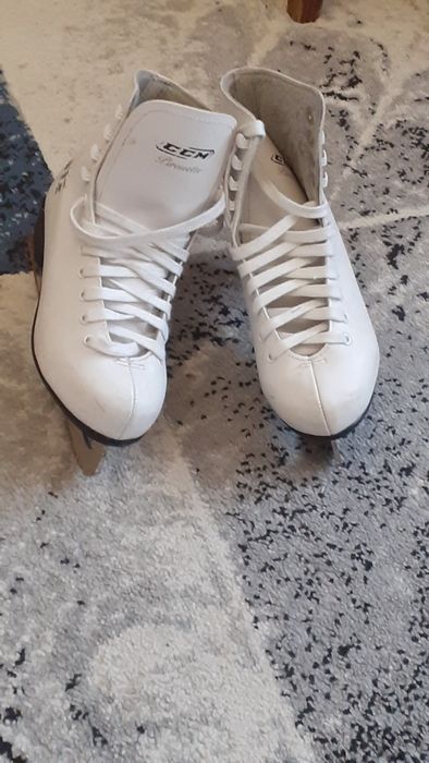 Коньки детские белые