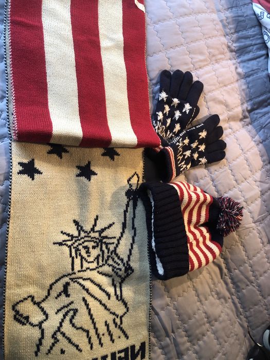 Шапка,шал и ръкавици -американското знаме