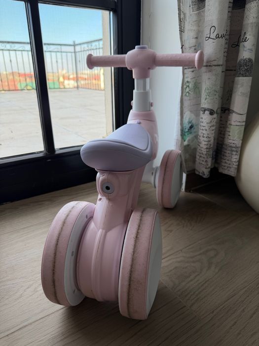 bicicletă de echilibru MoMi