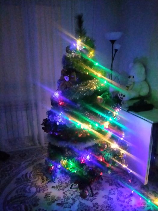 Продам ёлку с игрушками