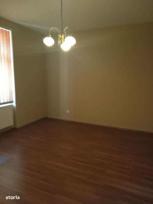 Casa cu etaj,cu garaj, D+P+E+M,611 mp, teren 371 mp,Central