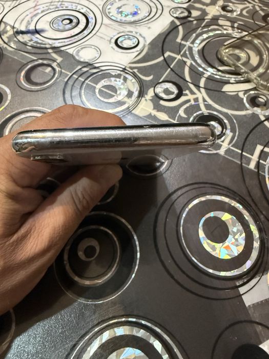 Продавам iphone X 64 GB