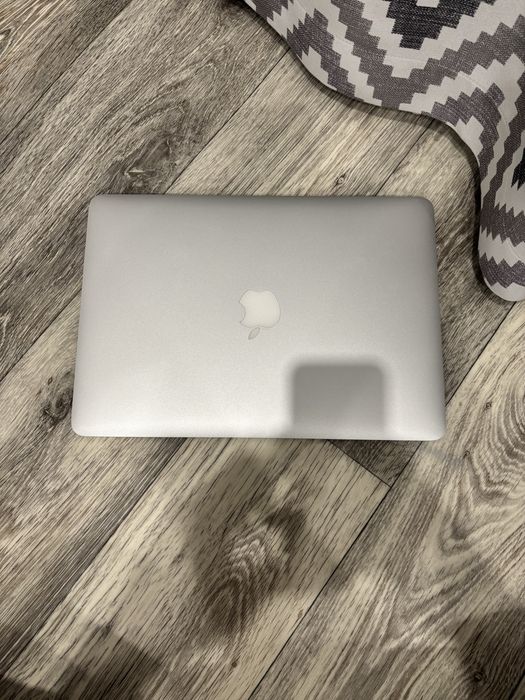 Macbook Air 2015 год 13 дюймов core i5