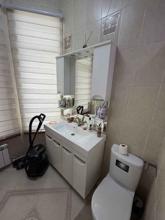 продам тумба с раковиной с зеркалом