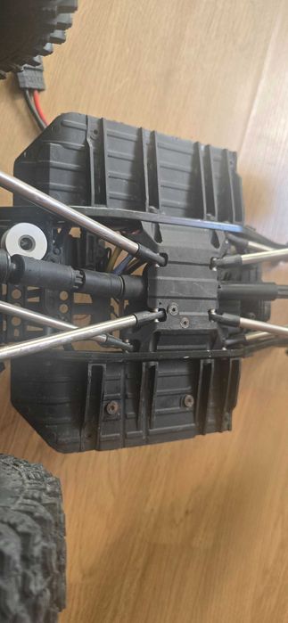 Axial SCX10II, cu batteri si încărcător inteligent