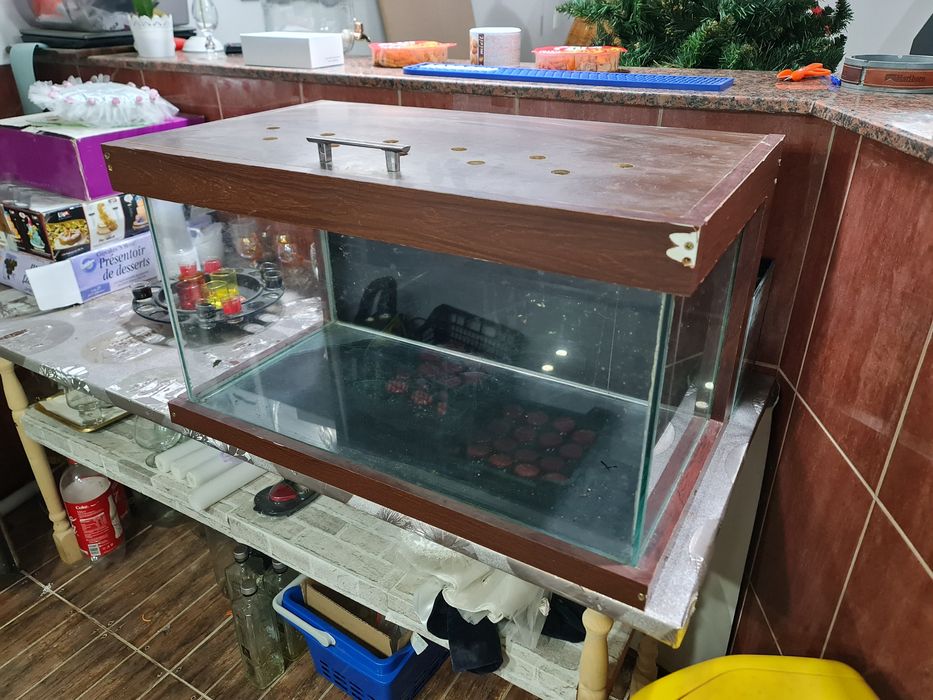 Acvariu 86L de vanzare