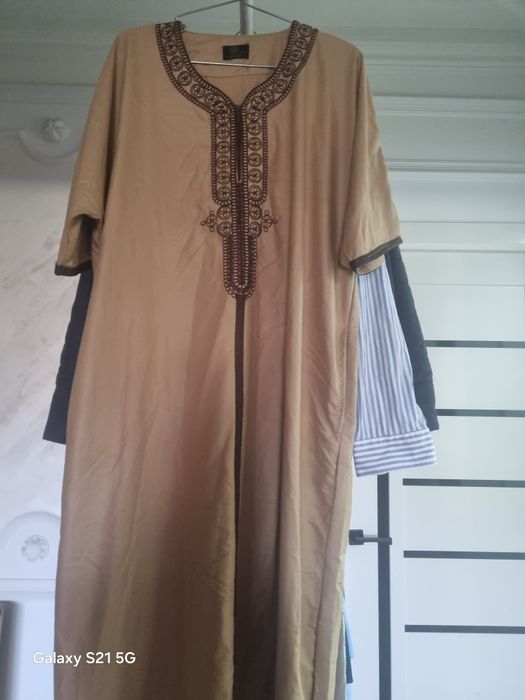 Erkaklarga umra safari uchun koylak