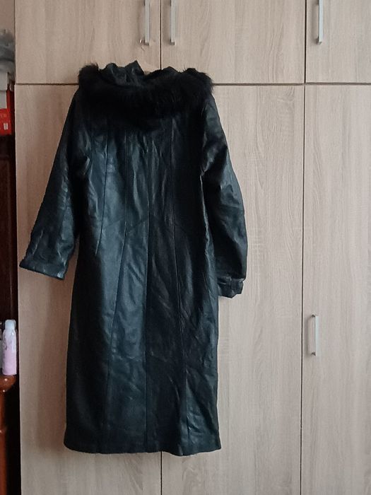 Продавам дамско палто от естествена кожа
