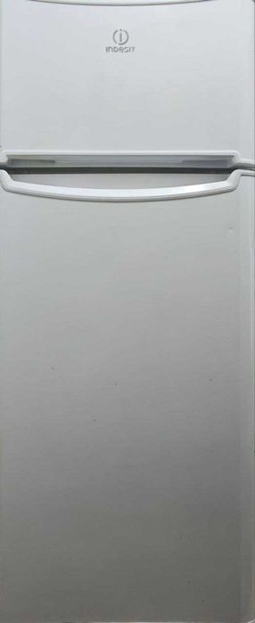 Продается холодильник INDESiT