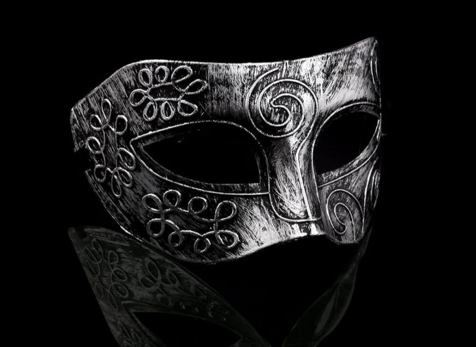 Стильная мужская карнавальная маска-рыцарь