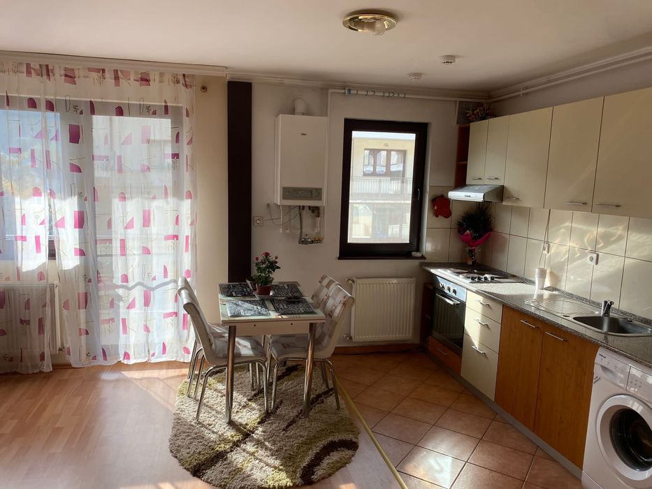 Inchiriez apartament 2 camere în Sinaia – Platou Izvor