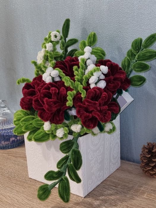 aranjamente florale handmade din sarma plusata (poza este doar de referinta, fiecare aranjament este creat dupa gustul clientului)