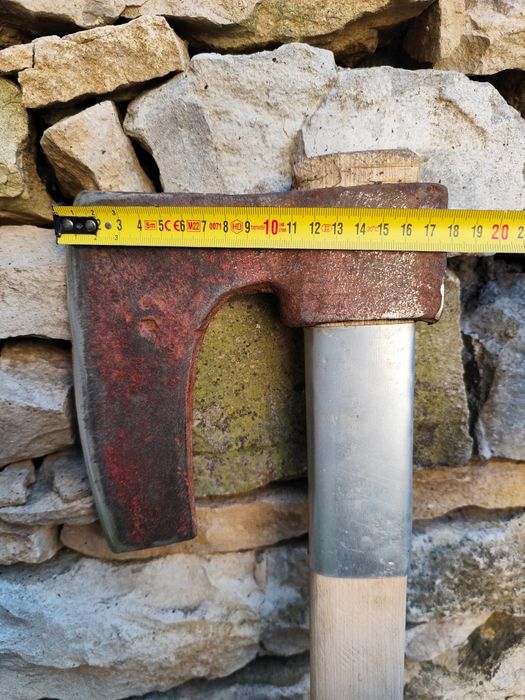 Стари брадви за дърва