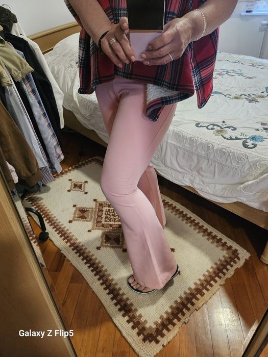 Pantaloni roz evazați M