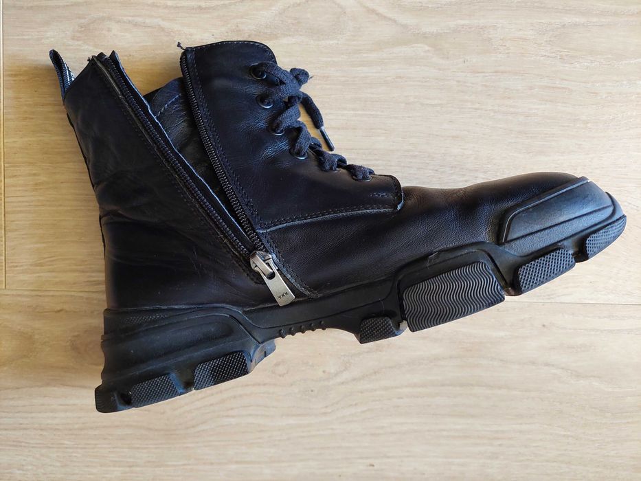 Къси ботуши в черно, размер 38