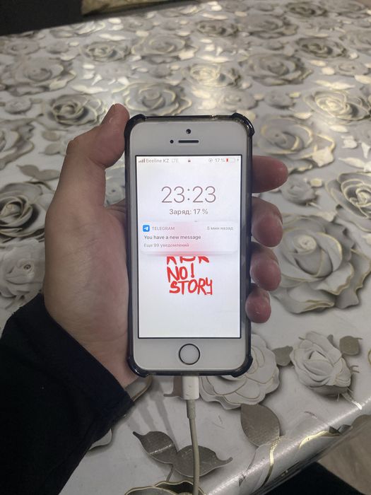 Продам айфон 5s срочно