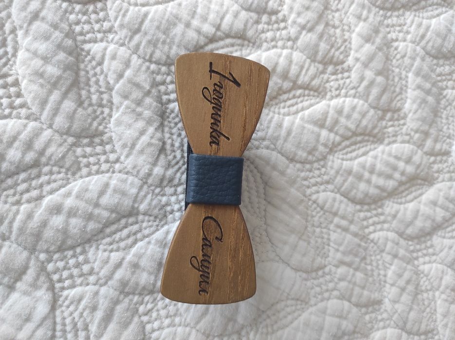 Тематична дървена папийонка