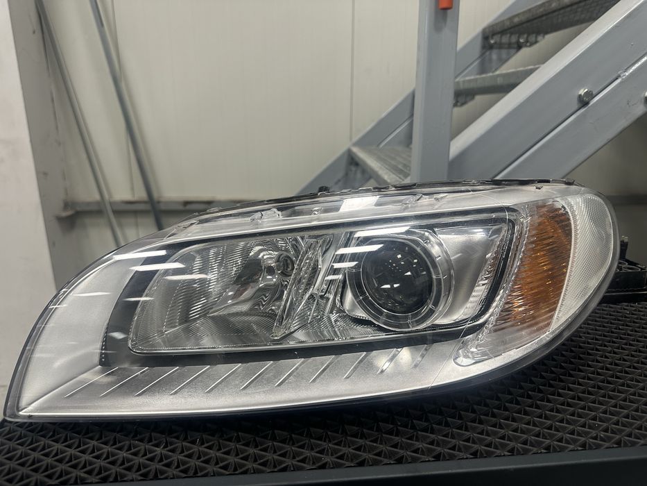 Volvo s80 ляв фар 2015
