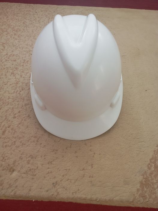 Срочно продаю:каска новый