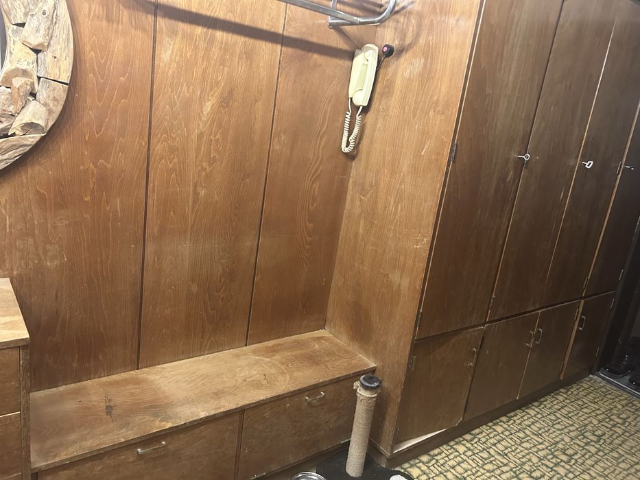 Гардероб разглобен и ламперия