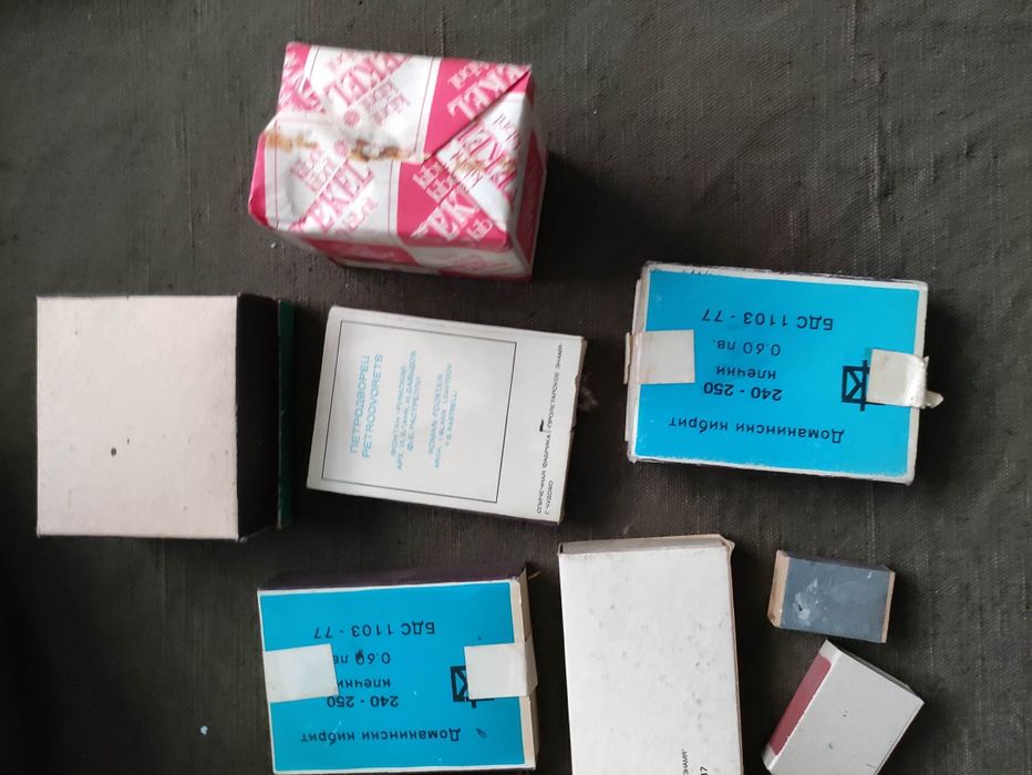 Продавам колекционерски кибрити метални кутии