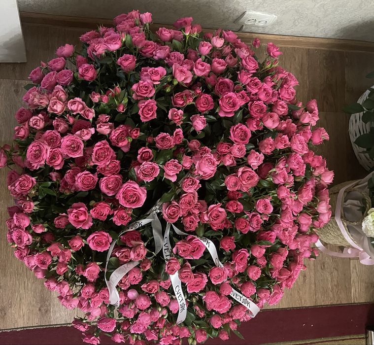 ПРОДАМ БОЛЬШОЙ,ШИКАРНЫЙ БУКЕТ,забирайте,все равнт завянут