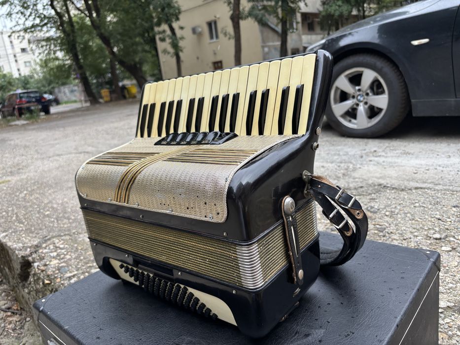 Acordeon Hohner/Melojdia concerto 3 cu 72 de basi