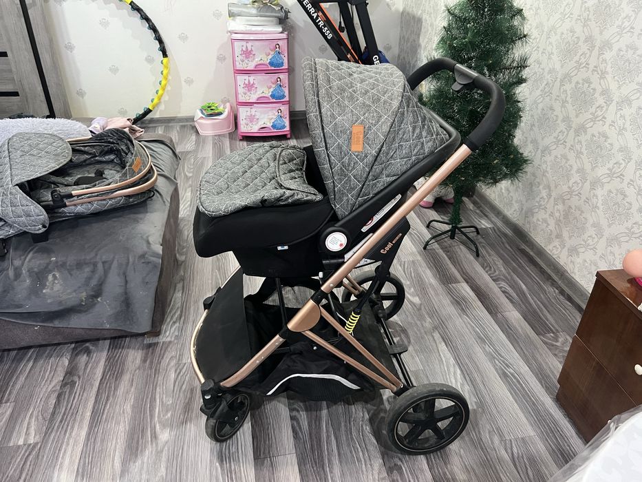 Продам коляску с отделной люлькой