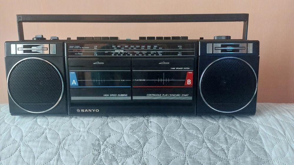Касетофон  Sanyo mw703l boombox