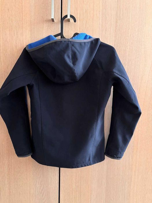 Детско черно softshell яке Decathlon 123см/130см, с подаръци