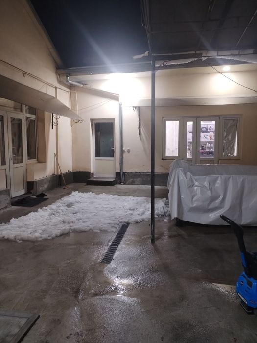 Hovli sotiladi srochna